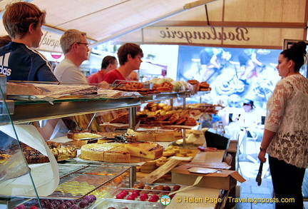 A dessert shop on rue Cler